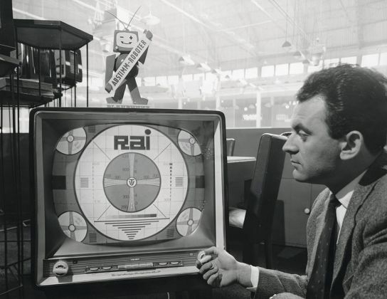 1959. Stand Blaupunkt alla Fiera Campionaria di Milano. Courtesy La Triennale di Milano