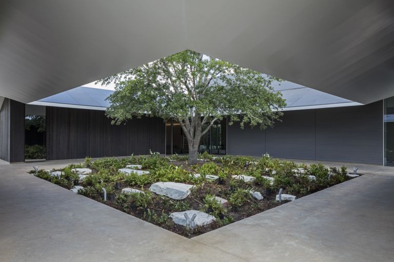 MENIL DRAWING INSTITUTE Louisa Stude Sarofim Building, East Courtyard. Ph by Richard Barnes. All Images Courtesy the Menil Collection, Houston