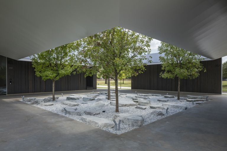 MENIL DRAWING INSTITUTE Louisa Stude Sarofim Building, West Courtyard. Ph by Richard Barnes. All Images Courtesy the Menil Collection, Houston