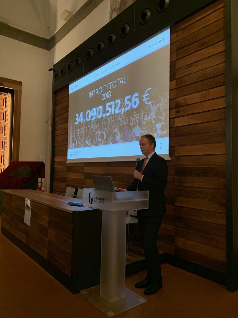 6. Eike Schmidt nel corso della conferenza stampa “Uffizi: tutti i numeri del 2018”. Courtesy Opera Laboratori Fiorentini