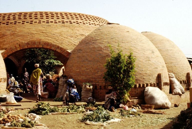 Fabrizio Carola, Mercato erboristi Medine, Bamako, Mali, 1998. Credits Fabrizio Carola