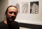 Giacomo Costa davanti al suo “Studio per atmosfera”, 2018. Guidi&Schoen, Genova, 2018. Photo Linda Kaiser
