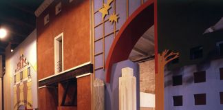 La Strada Novissima. Installation view con le facciate di Venturi, Krier e Kleihues. Biennale di Venezia, 1980. Courtesy Paolo Portoghesi