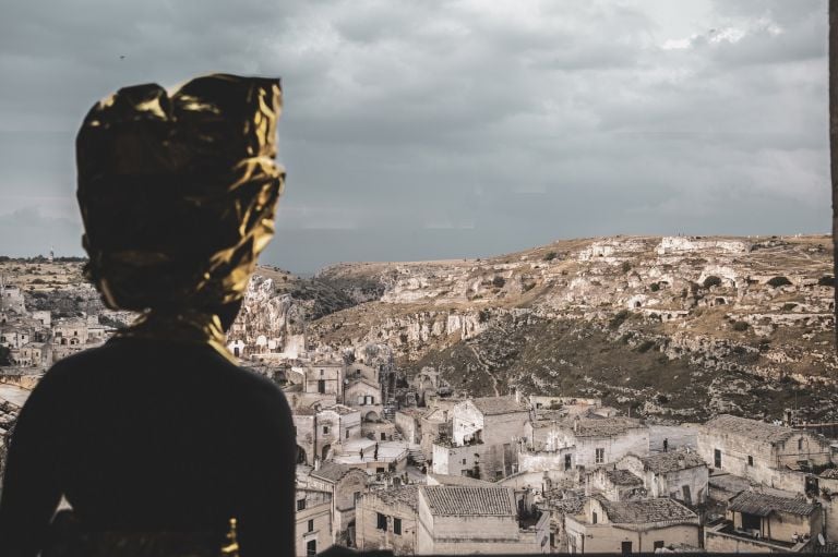 Silent Academy, collezione Emergency Blanket, Matera 2019. Ph. Pietro Micucci