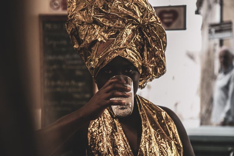 Silent Academy collezione Emergency Blanket Matera 2019. Ph. Pietro Micucci Migranti e integrazione: il ruolo della cultura. Due storie da Matera 2019