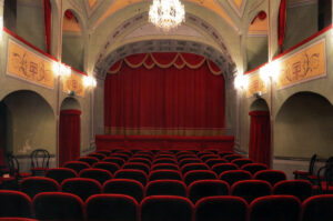 La Sicilia scommette sul teatro. Tanti fondi e un bando per centinaia di edifici