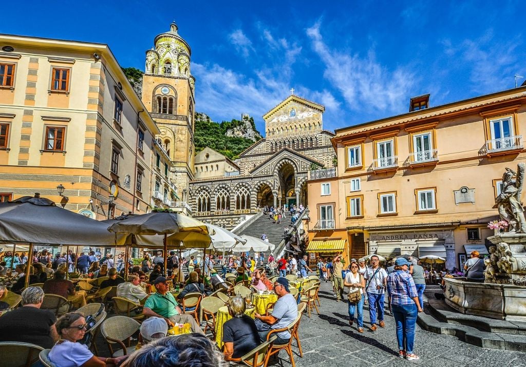 L’estate 2023, le città italiane e il turismo di massa
