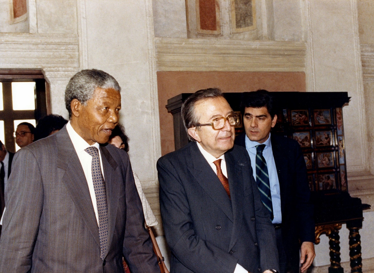 Nelson Mandela e Giulio Andreotti a Villa Madama, 1990 (foto AGAILS) - PICENI 