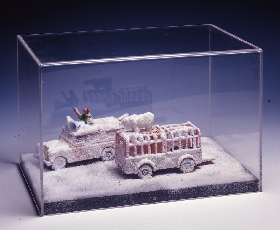 Fondazione Remo Bianco Sculture neve di Remo Bianco, 1965, oggetti vari ricoperti di neve artificiale in teca di plexiglass