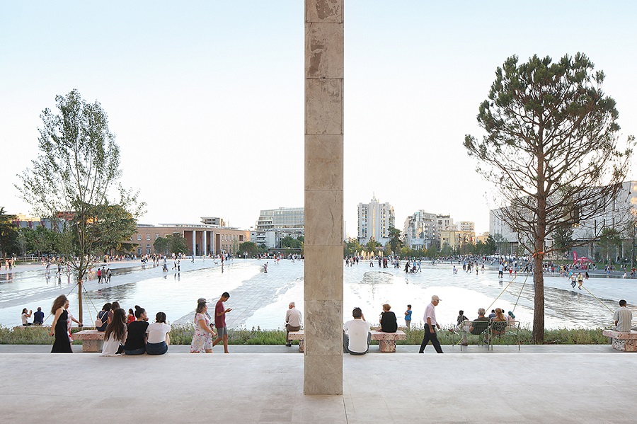 51N4E, Anri Sala, Plant en Houtgoed e iRI, Skanderbeg Square, Tirana - Albania ©Filip Dujardin