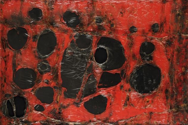 Alberto Burri: Rosso Plastica M3, 1961, Plastica, combustione su tela, cm 121,5x182,5 (127,5x188,5x5,5). Fondazione Palazzo Albizzini Collezione Burri