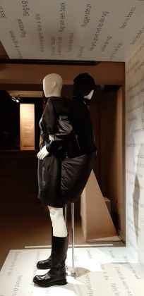 Back Side – Fashion from Behind. Musée Mode et Dentelle, Bruxelles 2019. Rick Owens, Collection Cyclops, 2016