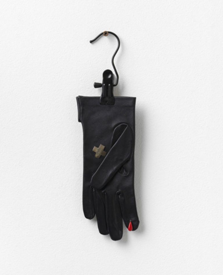 Cinzia Ruggeri Oops, il guanto perduto (Oops, the lost glove), 2004 Collage on leather glove 22.5 x 9 cm / 8 21/32 x 3 35/64 inches Edition of 7 Courtesy of the artist and Campoli Presti, London / Paris