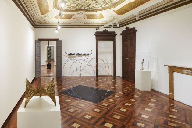 Equilibrium. Un’idea per la scultura italiana. Installation view at Mazzoleni, Torino 2018. Photo Agostino Osio, Alto Piano srl. Courtesy Mazzoleni, Londra-Torino
