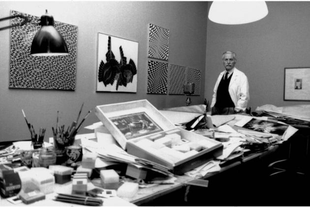 Franco Grignani nel suo studio, anni ‘80