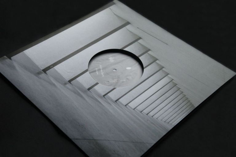 IIKKI 002, vinyl, alveare 01 (Outside Front)