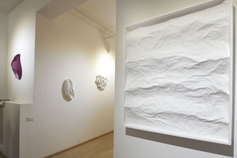 Iginio Iurilli. Oltre il bianco. Exhibition view at Bianco Contemporaneo, Roma 2019. Photo Walter Basso