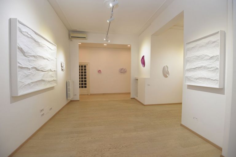 Iginio Iurilli. Oltre il bianco. Exhibition view at Bianco Contemporaneo, Roma 2019. Photo Walter Basso