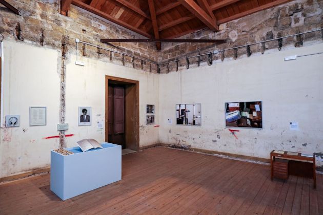 La condizione umana. Oltre l'istituzione totale. Exhibition view at Palazzo Ajutamicristo, Palermo 2018-19. Fare Ala (sx) e Stefano Graziani