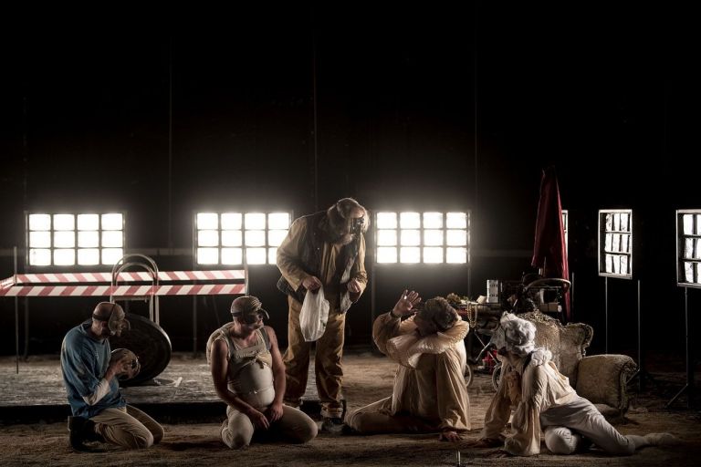 Linda Dalisi, E pecché? E pecché? E pecché? Pulcinella in Purgatorio, regia Andrea De Rosa. Teatro Stabile Napoli – Teatro Nazionale. Photo Marco Ghidelli