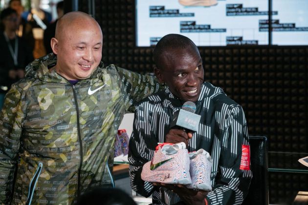 Lu Xinjian e Eliud Kipchoge per Nike