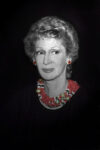Marella Agnelli con la sua nota collana indiana di rubini Donna Marella Agnelli, l’ultimo cigno. Addio a una regina di stile