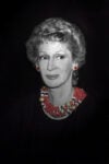Marella Agnelli con la sua nota collana indiana di rubini Donna Marella Agnelli, l’ultimo cigno. Addio a una regina di stile
