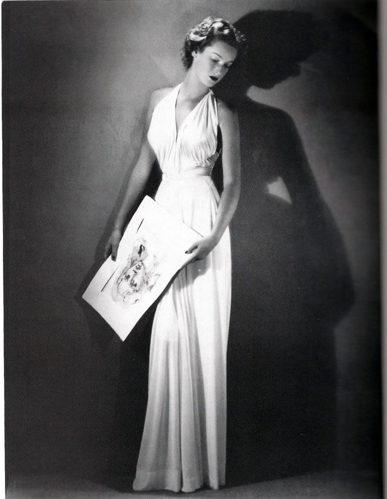 Marella Caracciolo Di Castagneto in un ritratto giovanile di Arturo Ghergo, abito di Federico Forquet, Vogue, 1945