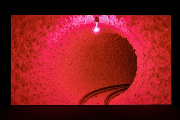 Mika Rottenberg, Cosmic Generator, 2017. Installation view at MAMbo – Museo d’Arte Moder na di Bologna, 2019. Photo credit Giorgio Bianchi _ Comune di Bologna. Courtesy l’artista e Hauser & Wirth