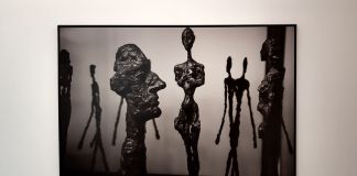 Peter Lindbergh, Alberto Giacometti. Tête sur socle (dite Tête sans crâne) et autres sculptures, Paris, 2017 © Peter Lindbergh (Courtesy Peter Lindbergh, Paris) © Succession Alberto Giacometti (Fondation Giacometti, Paris + ADAGP, Paris) 2019