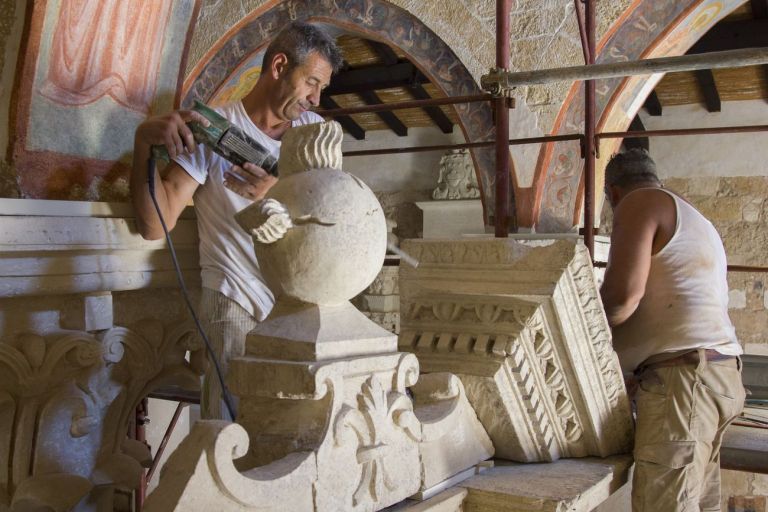 Ricollocazione dell’Altare della Vergine, particolare, Abbazia di Santa Maria di Cerrate. Photo Silvio Zecca, 2018 © FAI - Fondo Ambiente Italiano