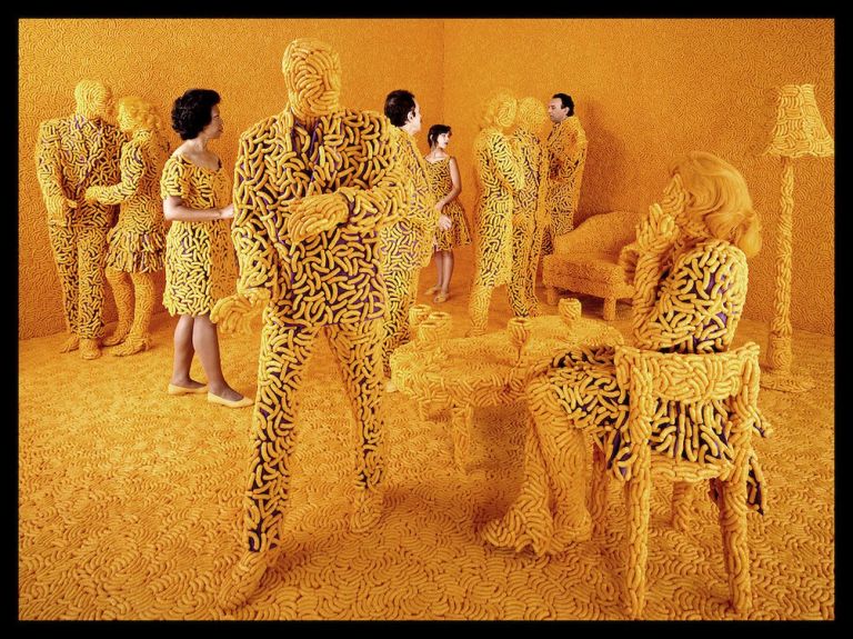 Sandy Skoglund, The Cocktail Party, 1992. Courtesy: Paci contemporary gallery (Brescia – Porto Cervo)