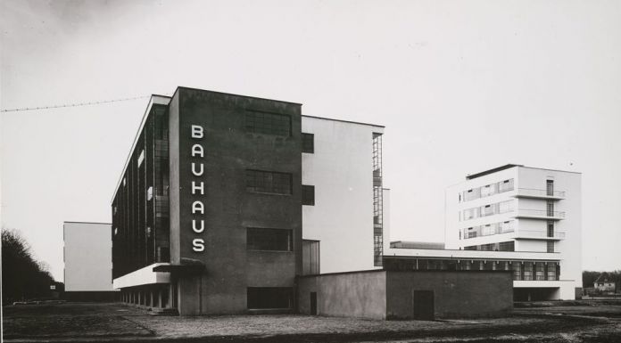 Il Bauhaus di Dessau in una foto d'epoca