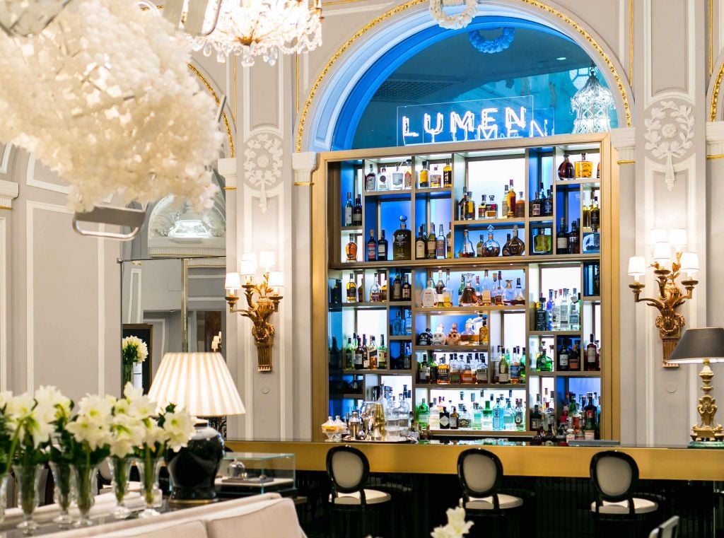 Apre il Bar Lumen dell’hotel The St. Regis Rome. Con una collezione di bicchieri d’artista