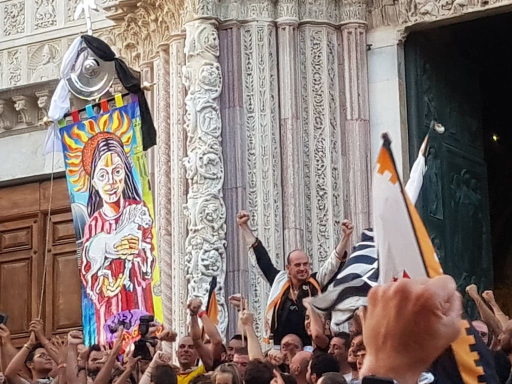 Massimo Stecchi e Milo Manara sono gli artisti che realizzeranno il Palio di Siena nel 2019