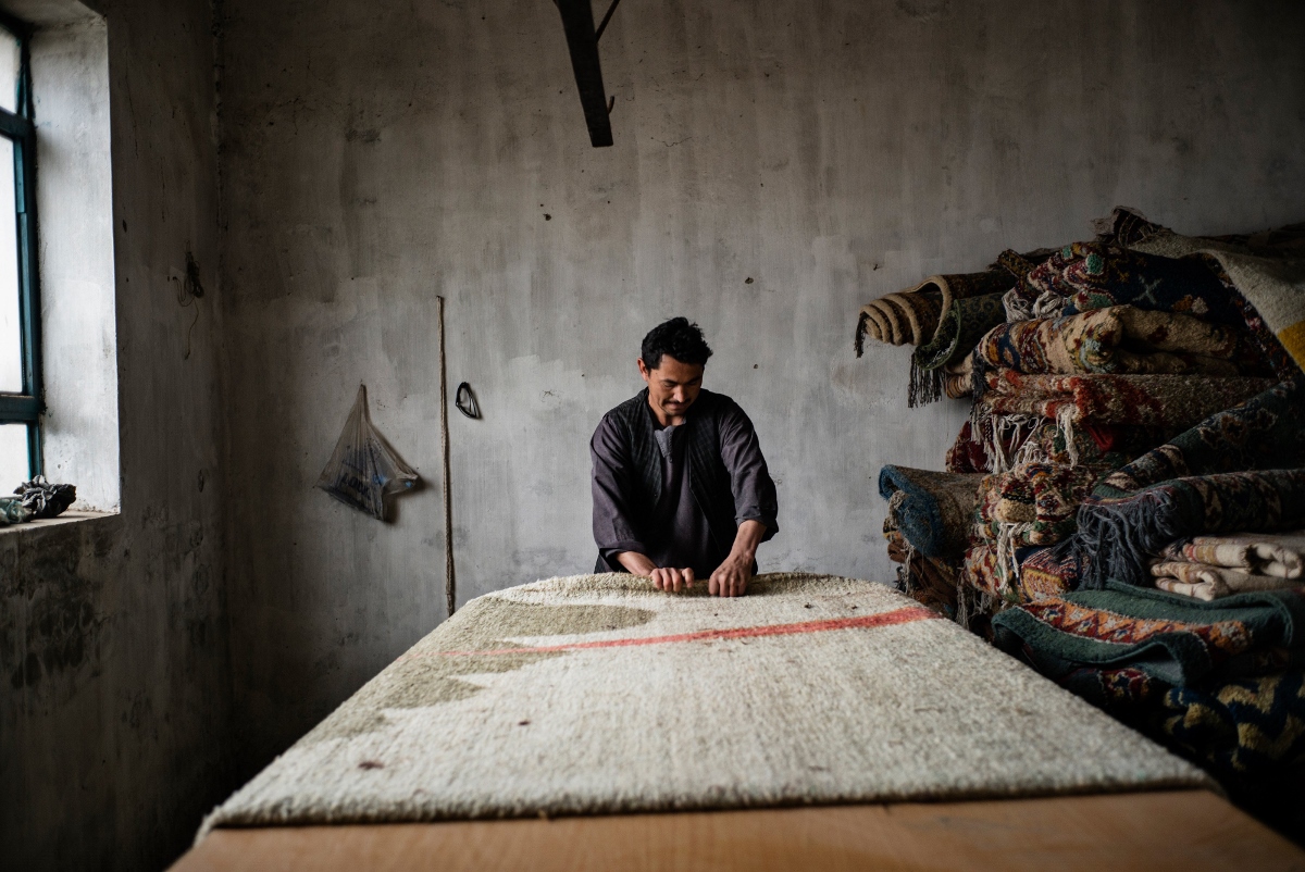 ISHKAR, Carpet Making Kabul, Lorenzo Tugnoli for Turquoise Mountain