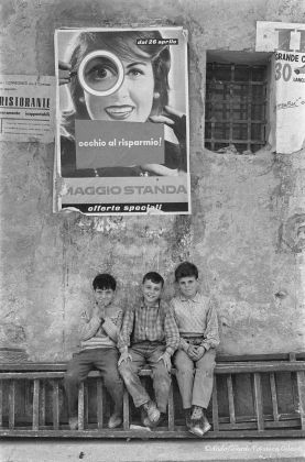 Ando Gilardi, Bambini, Palermo 1957. Courtesy GAM, Torino