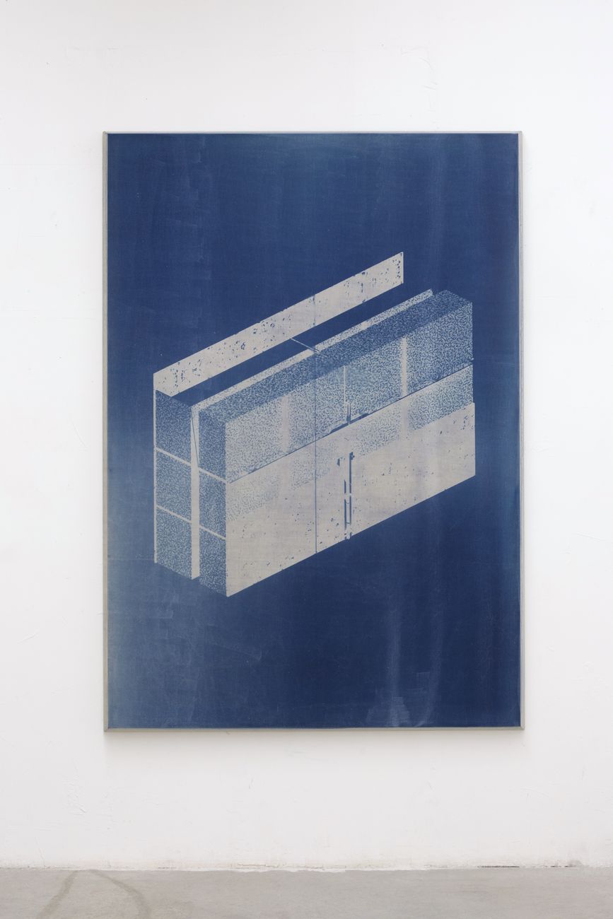 Andrea Bocca, Untitled, 2019, cianotipia su lino, legno, 161 x 226 x 8 cm. Photo Nicolò Chiodin