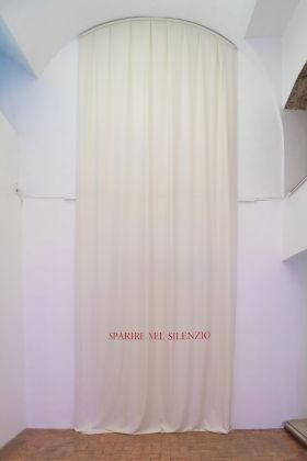 Anne & Patrick Poirier, Sparire nel Silenzio, 2019. Courtesy gli artisti & Galleria Fumagalli, Milano. Con il sostegno di Kvadrat & Lesage Intérieurs. Photo Daniele Molajoli