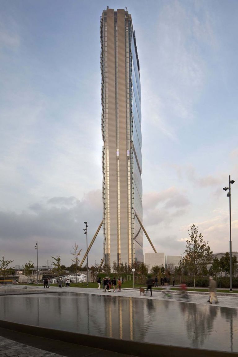 Arata Isozaki & Andrea Maffei, Torre Allianz, Milano. Photo Alessandra Chemollo