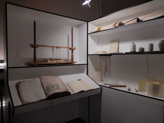 Avvertenze necessarie e profittevoli… Anatomia e “distruzione” del libro. Installation view at Biblioteca Trivulziana, Milano 2019