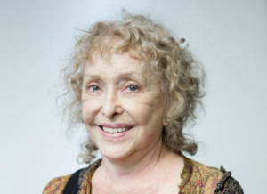 Morta a 79 anni Carolee Schneemann. Scompare alla vigilia dell’8 marzo la pioniera femminista