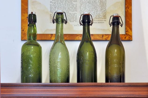 Collezione Bonelli. Bottiglie dei primi anni del XIX secolo di antichi birrifici napoletani. Photo credits Angelo Marra