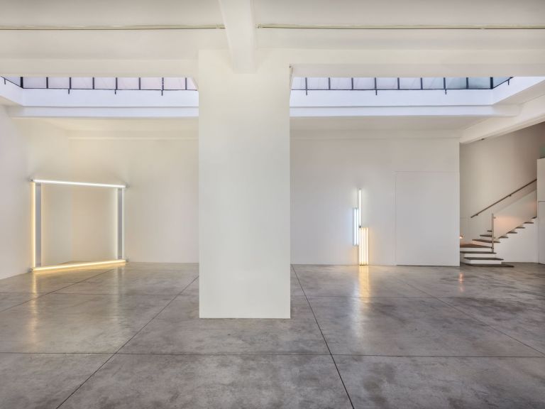 Dan Flavin. Installation view at Cardi Gallery, Milano 2019 © 2018 Estate of Dan Flavin _ Artists Rights Society (ARS), New York. Courtesy Cardi Gallery, Milano Londra. Photo credits Carlo Vannini