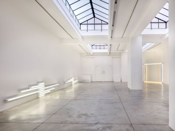 Dan Flavin. Installation view at Cardi Gallery, Milano 2019 © 2018 Estate of Dan Flavin _ Artists Rights Society (ARS), New York. Courtesy Cardi Gallery, Milano Londra. Photo credits Carlo Vannini