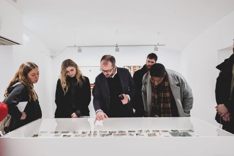 FLAMIN Fellowship in Sardinia. Gli artisti in visita al Museo MAN di Nuoro con il direttore Luigi Fassi Ph. Barbara Pau