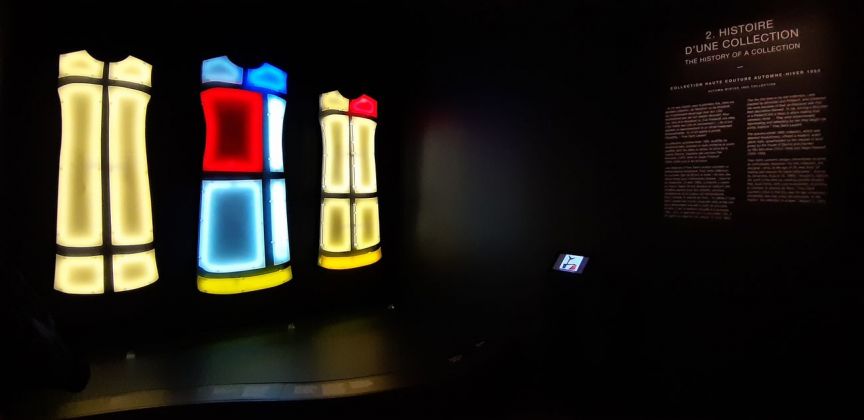 Installazione ispirata alla collezione Mondrian. Entrata nuovo percorso espositivo, Musée Yves Saint Laurent, Parigi