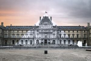 JR al Louvre. Incantesimo ottico per i 30 anni della Piramide di vetro