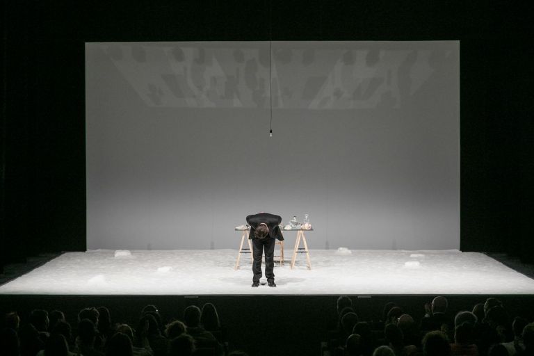 Jan Fabre, The Night Writer. Giornale notturno © La Triennale di Milano - photo Gianluca Di Ioia