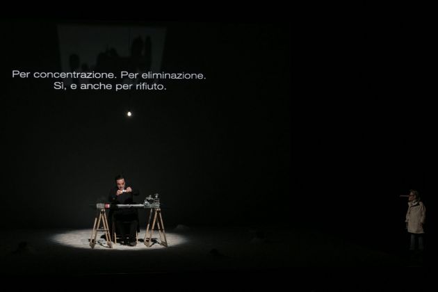 Jan Fabre, The Night Writer. Giornale notturno © La Triennale di Milano - photo Gianluca Di Ioia